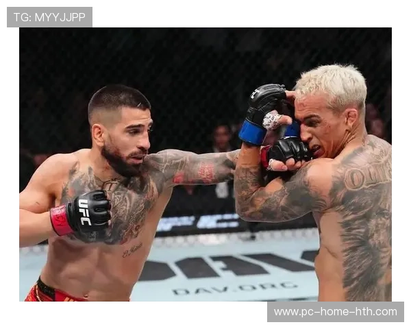 UFC女拳手双脚离地飞膝KO震撼瞬间，点燃格斗激情的巅峰对决