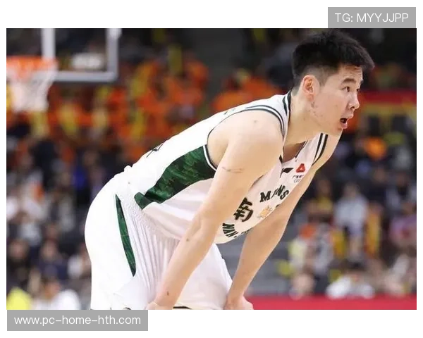 深圳团队进攻压制山西，周鹏拼抢冲板带队顶住，深圳周鹏盛